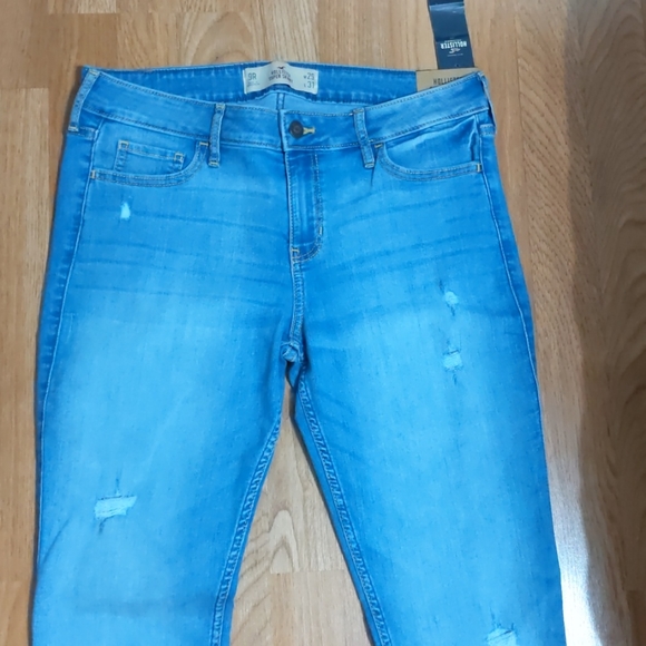 NWT. Ladies Hollister jeans Sz. 9 W 29 " x L 31" - Picture 3 of 12